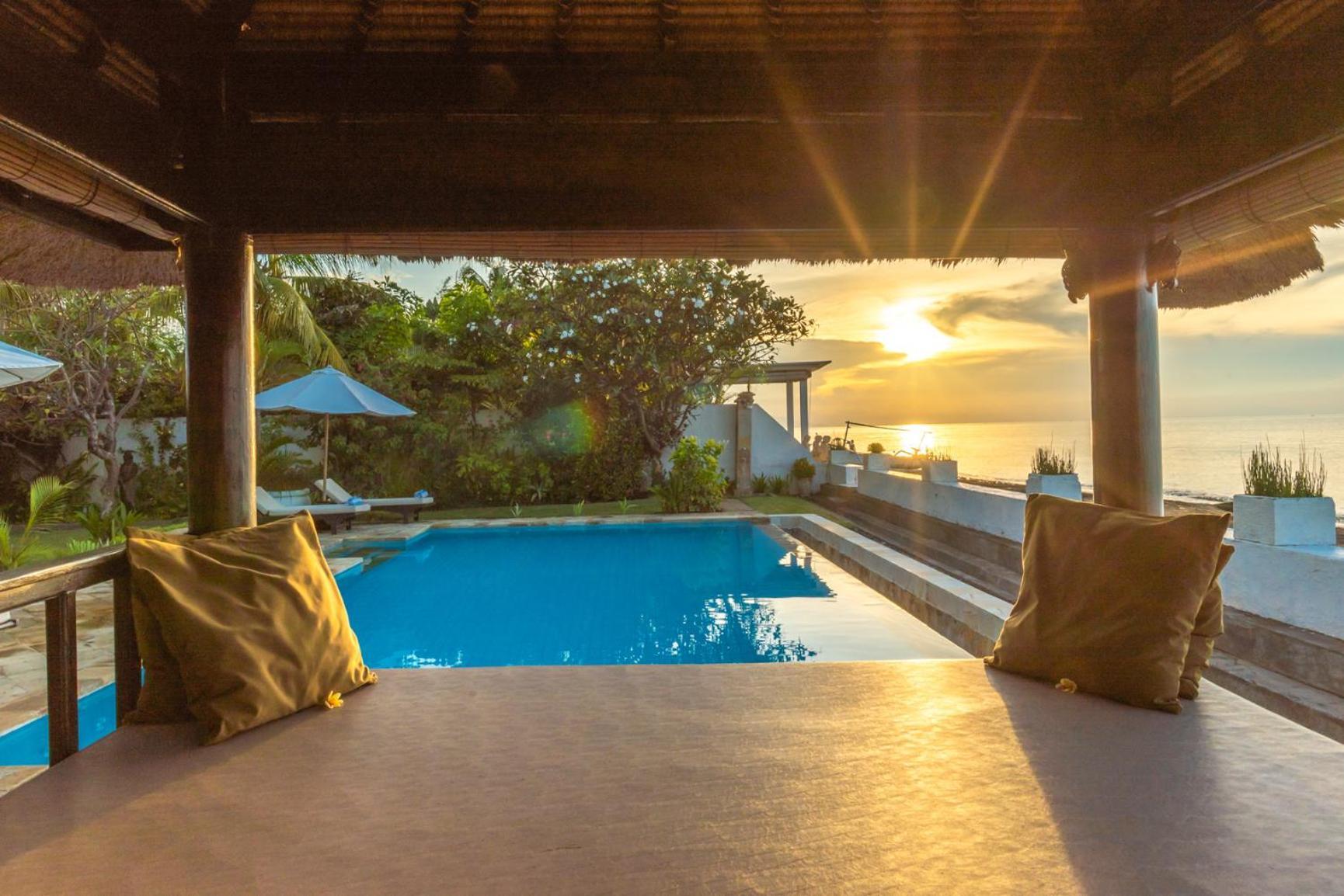 Gorgeous Beachfront Villa Lovina Banjar  Esterno foto