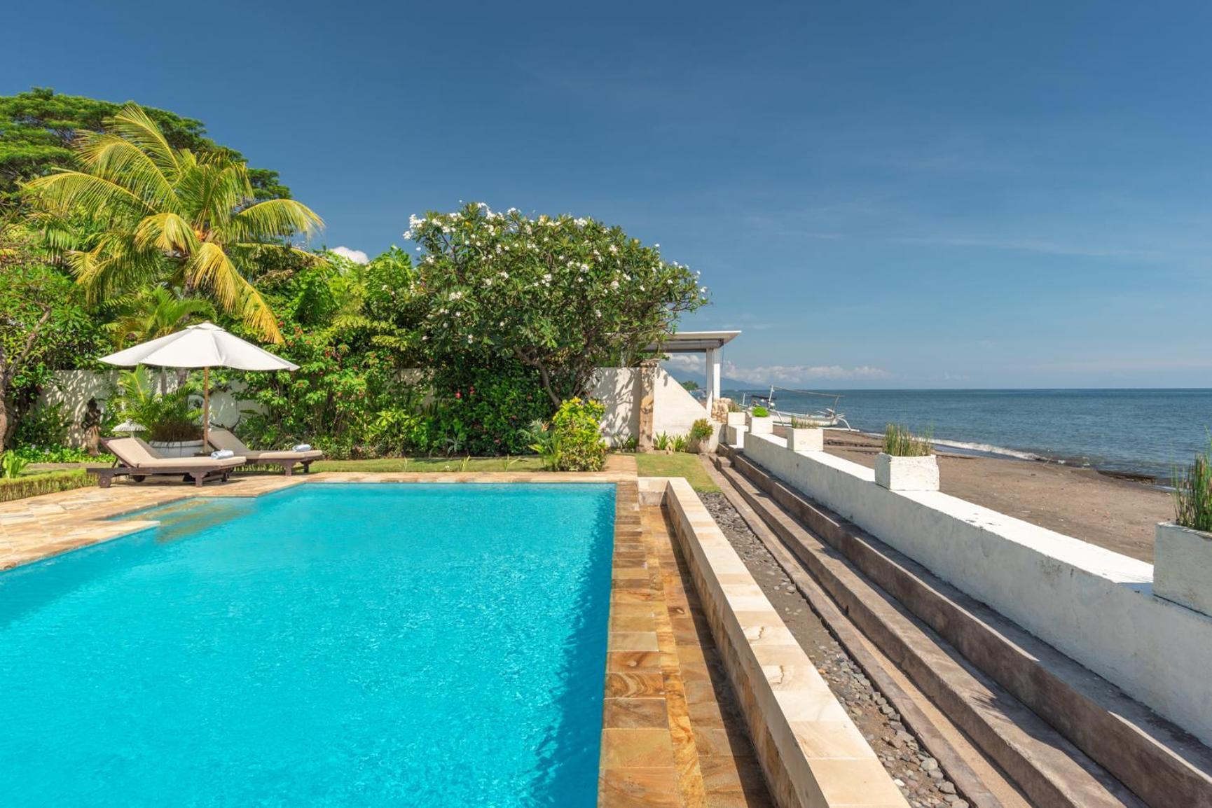 Gorgeous Beachfront Villa Lovina Banjar  Esterno foto
