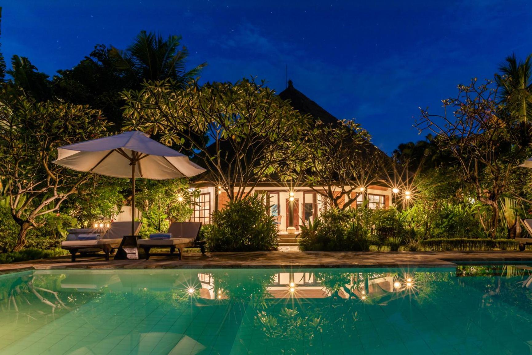 Gorgeous Beachfront Villa Lovina Banjar  Esterno foto