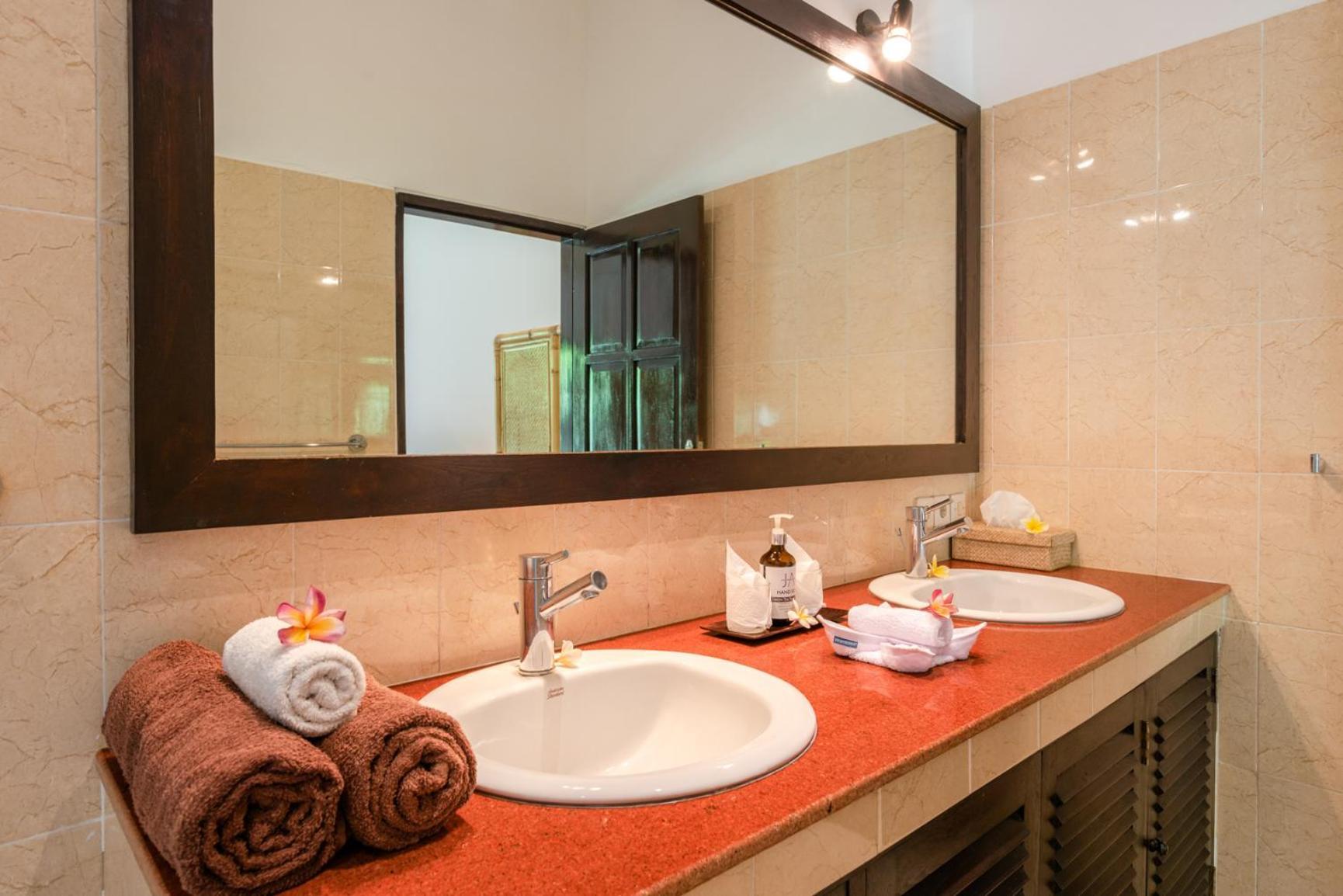 Gorgeous Beachfront Villa Lovina Banjar  Esterno foto