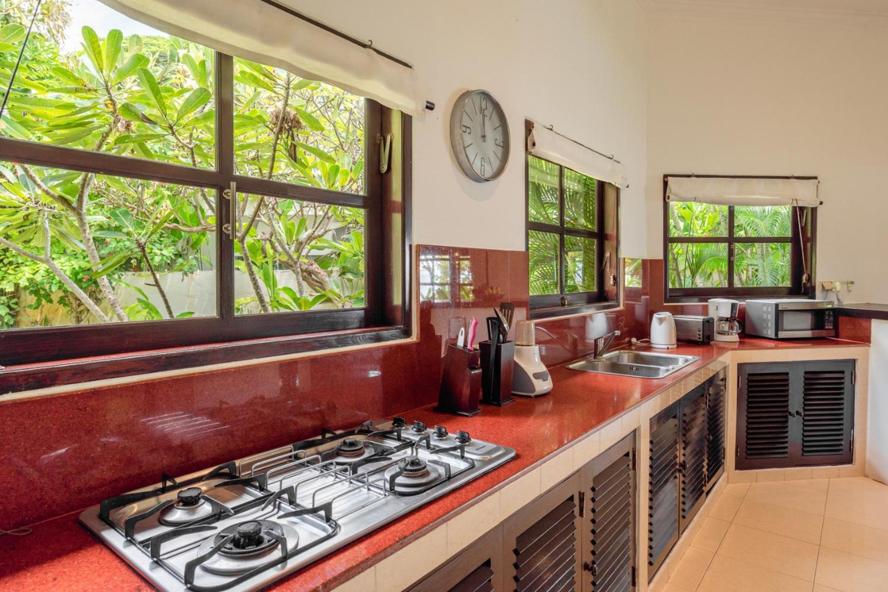 Gorgeous Beachfront Villa Lovina Banjar  Esterno foto